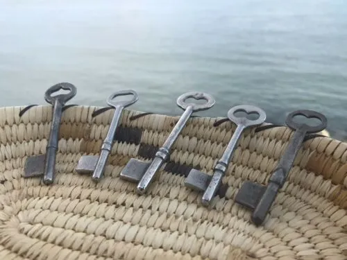 Antique Vintage Original Uncut Skeleton Key Lot of 5 Keys