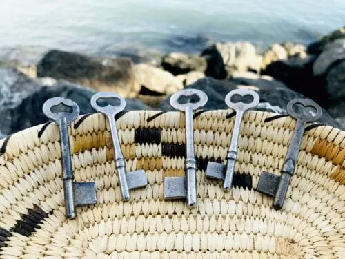 Antique Vintage Original Uncut Skeleton Key Lot of 5 Keys